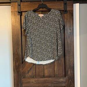 Philosophy Allover Print Short Sleeve Top - Black, White, & Olive, 1X/TG